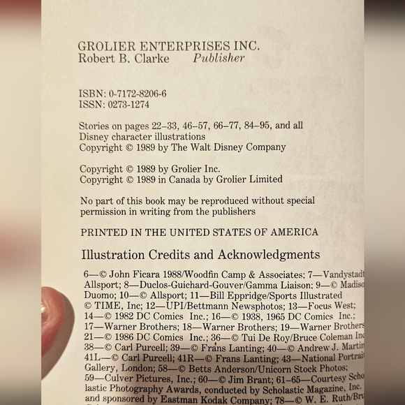 Disney Year Book 1989 Illustrated Book with Black and White Text - Picture 2 of 2